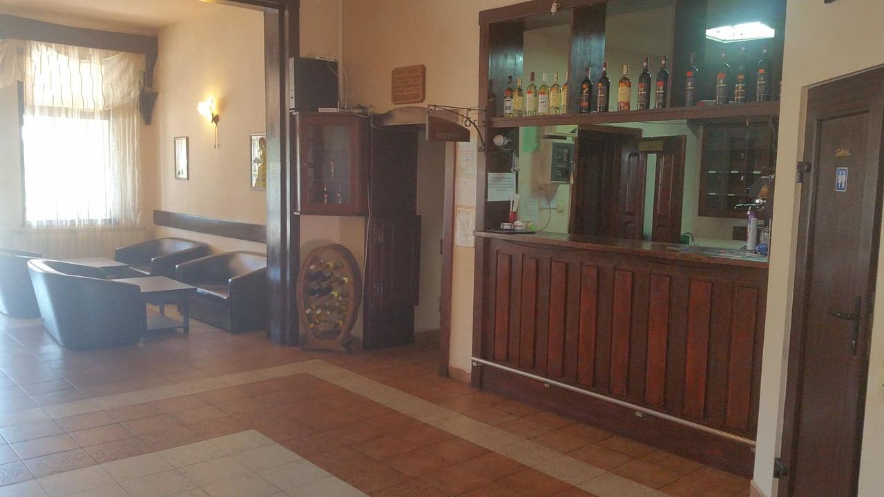 Motel Restaurant Lowe デヴァ エクステリア 写真