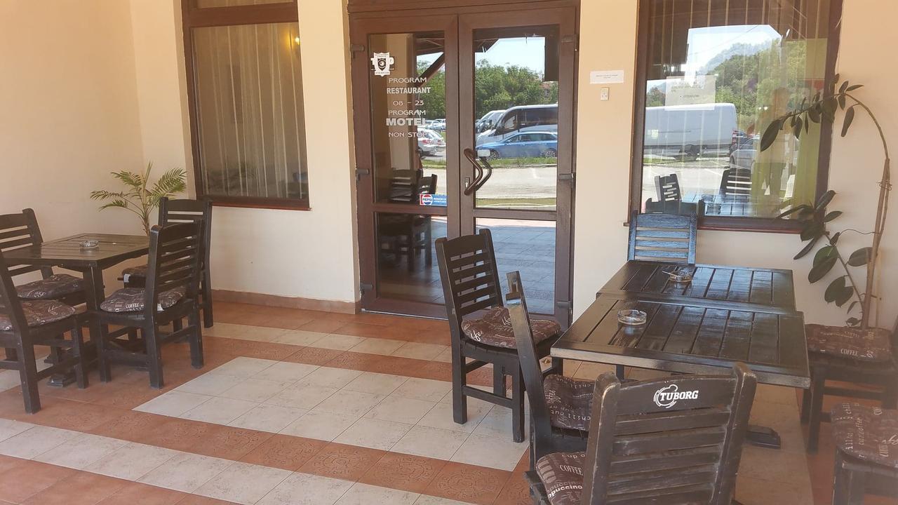 Motel Restaurant Lowe デヴァ エクステリア 写真