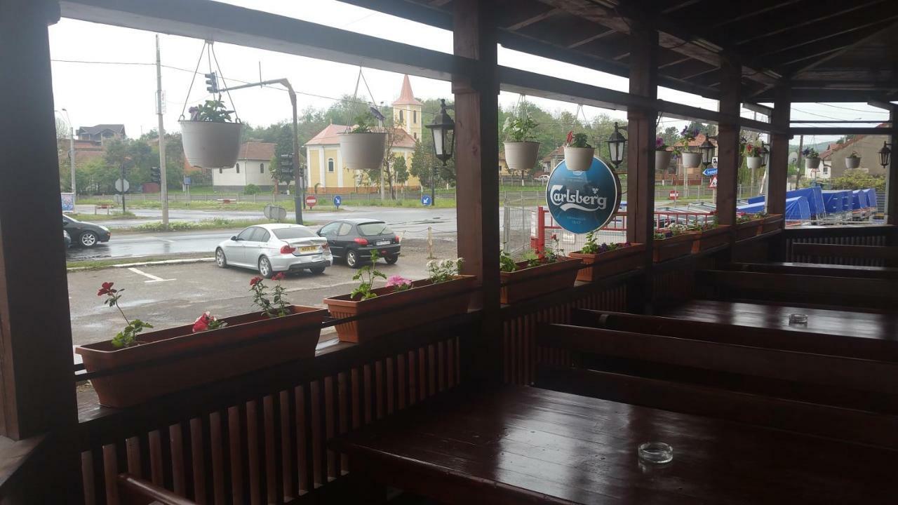 Motel Restaurant Lowe デヴァ エクステリア 写真