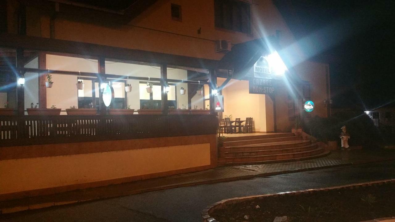 Motel Restaurant Lowe デヴァ エクステリア 写真