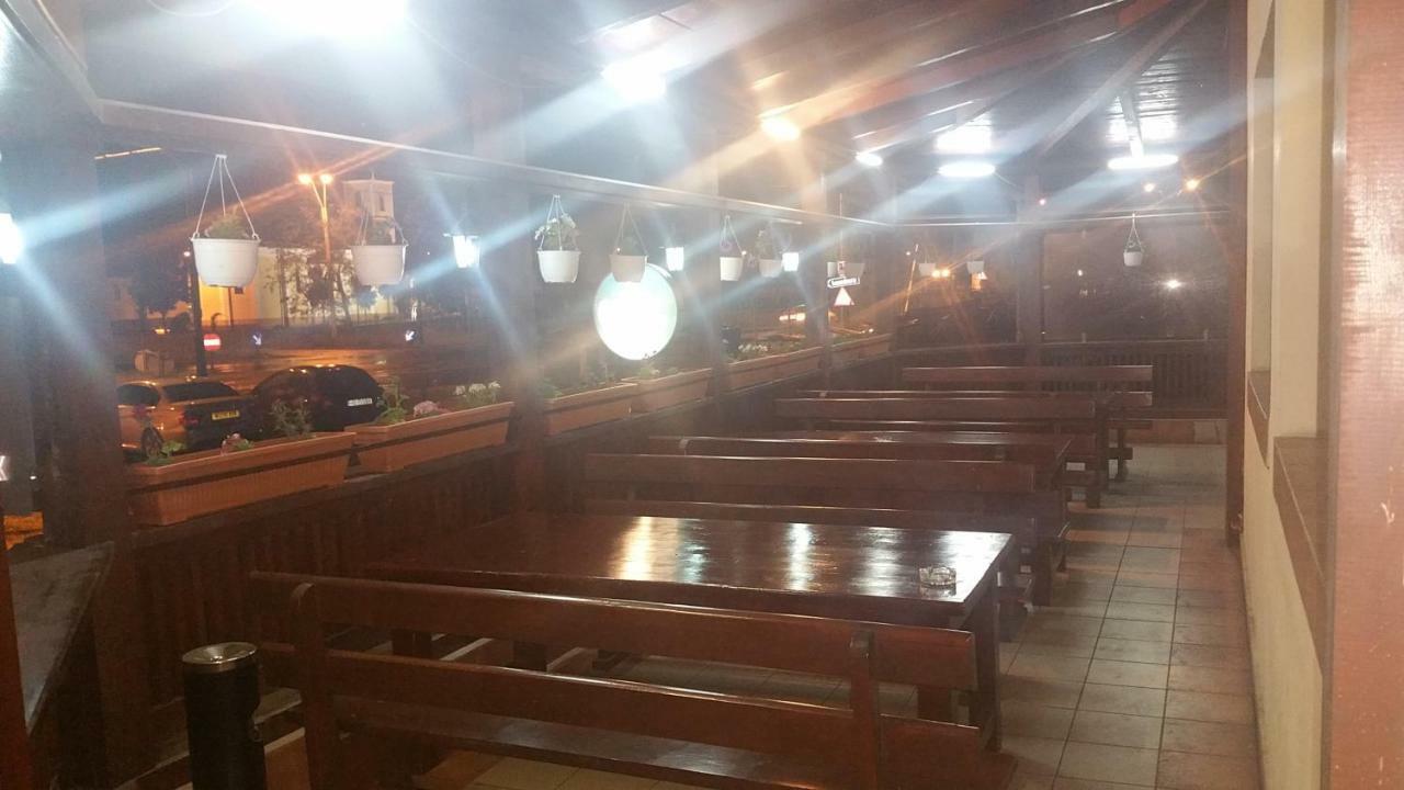 Motel Restaurant Lowe デヴァ エクステリア 写真