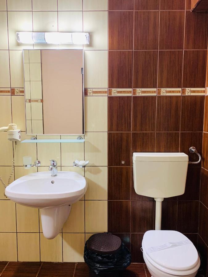 Motel Restaurant Lowe デヴァ エクステリア 写真